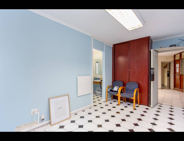 160M² OFFICE TO LET IN MOWBRAY